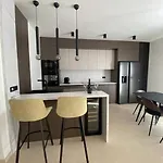 Luxury With Jacuzzi Apartamento Podstrana
