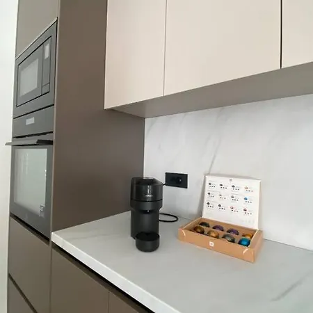 Luxury With Jacuzzi Apartment *
