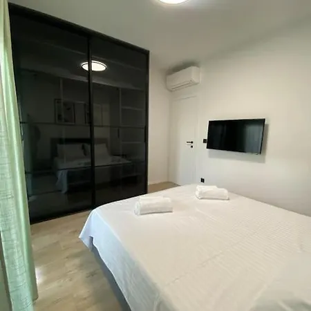 Luxury With Jacuzzi Podstrana