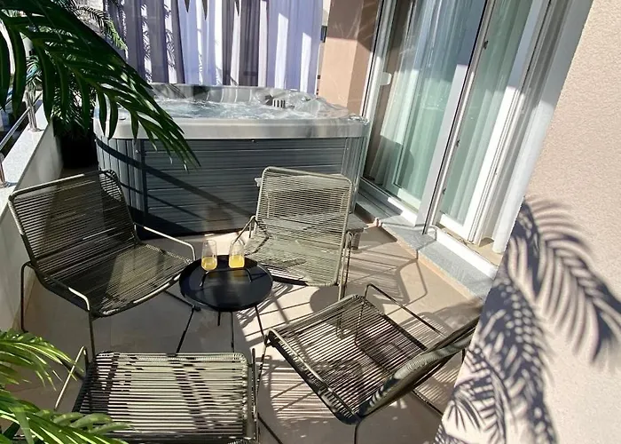 Luxury With Jacuzzi * Podstrana