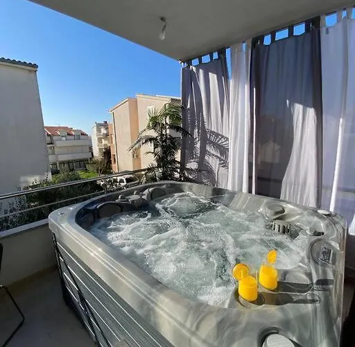 Luxury With Jacuzzi アパート