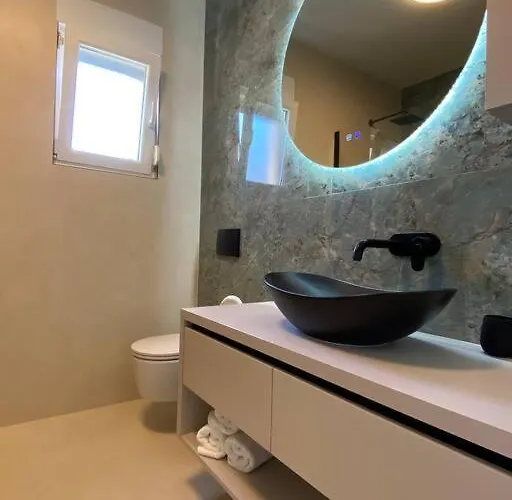 Luxury With Jacuzzi アパート ポドストラナ