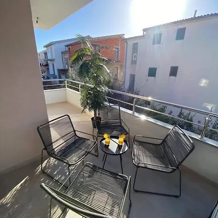 Luxury With Jacuzzi Podstrana