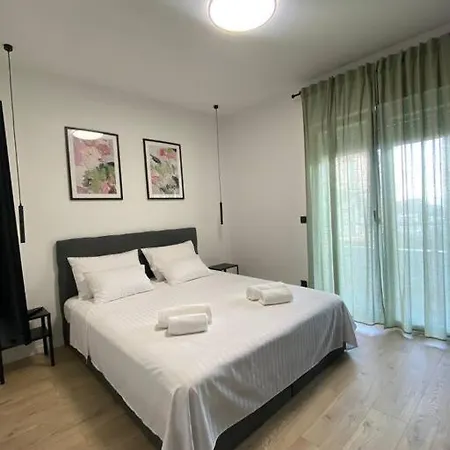 Apartment Luxury With Jacuzzi Podstrana