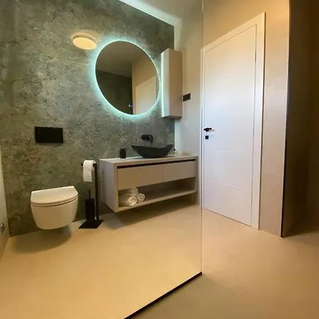 Luxury With Jacuzzi Lägenhet