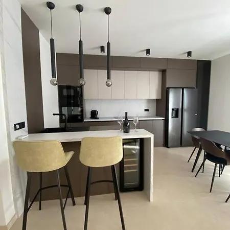 Luxury With Jacuzzi Apartment Podstrana