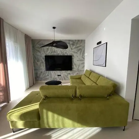Luxury With Jacuzzi Apartment